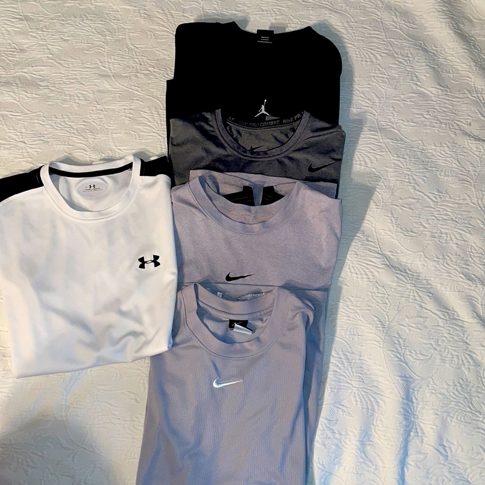 Men’s sleeveless Nike shirts